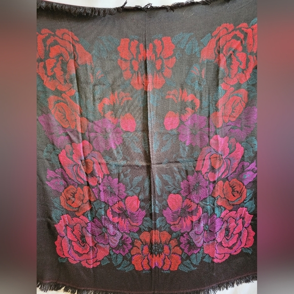 Vintage Shawl Reversible Black Red Scarf Tablecloth Stole Vibrant Fringes - Picture 10 of 10